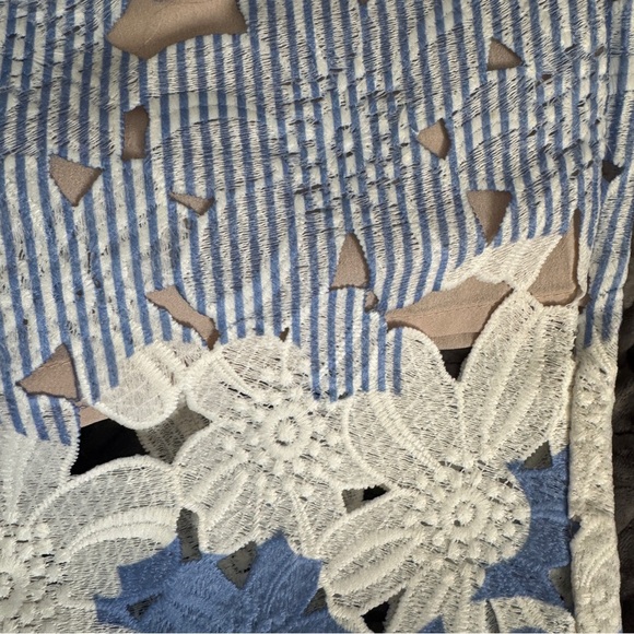 English Factory pencil skirt with perforated crochet accent size small - Picture 3 of 7